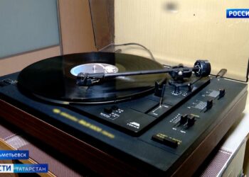Житель Альметьевска собрал коллекцию виниловых пластинок