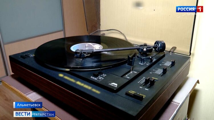 Житель Альметьевска собрал коллекцию виниловых пластинок