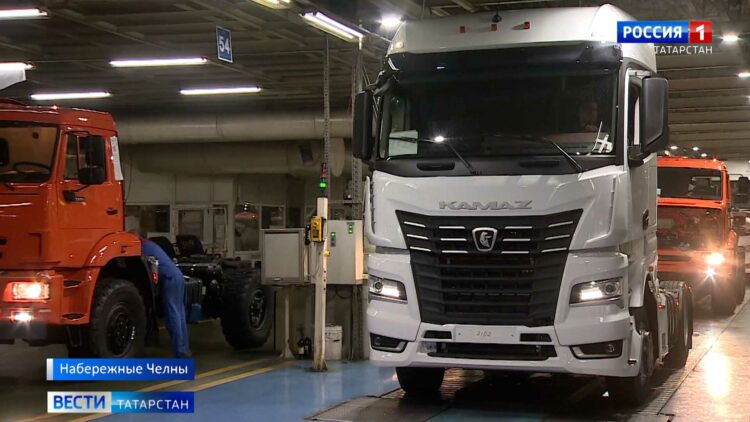КАМАЗ собрал и выпустил первый антисанкционный тягач K5