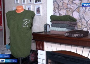 Волонтеры Нижнекамска вяжут жилеты для военнослужащих