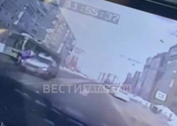 В Казани иномарка сбила на зебре двух школьниц