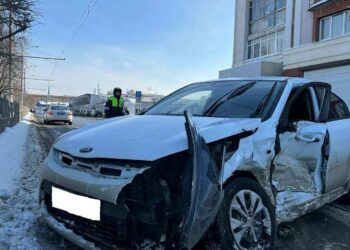 В Казани лишенный прав водитель устроил массовую аварию, пострадала мать с ребёнком