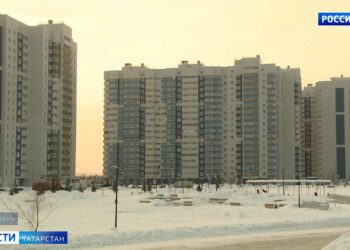 Власти Казани заявили о нехватке техники и реагентов для очистки тротуаров