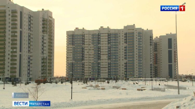 Власти Казани заявили о нехватке техники и реагентов для очистки тротуаров