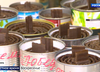 Домашняя лапша, окопные свечи, открытки и сухой душ: что татарстанцы отправляют в зону спецоперации