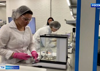 Волонтеры Нижнекамска вяжут жилеты для военнослужащих