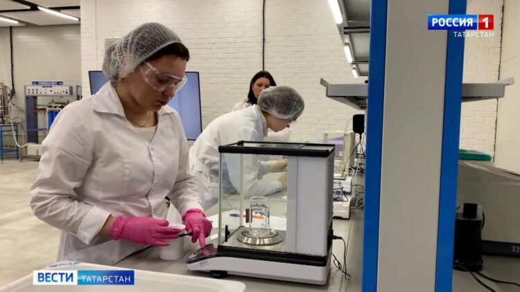 Волонтеры Нижнекамска вяжут жилеты для военнослужащих