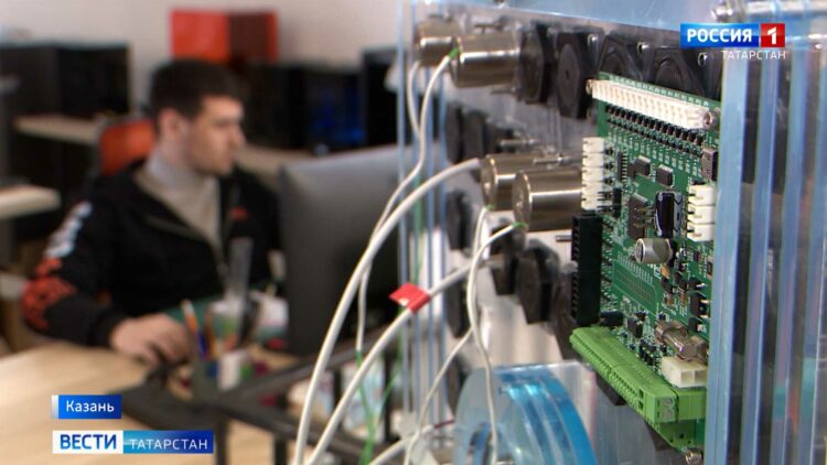 «Для меня турецкий народ очень близкий»: казанцы несут вещи в генконсульство Турции