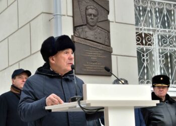 Рустам Минниханов открыл мемориальную доску Герою Советского Союза Гани Сафиуллину