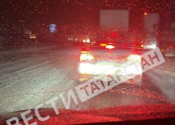 На трассе М7 в Елабужском районе перевернулась фура, движение парализовано