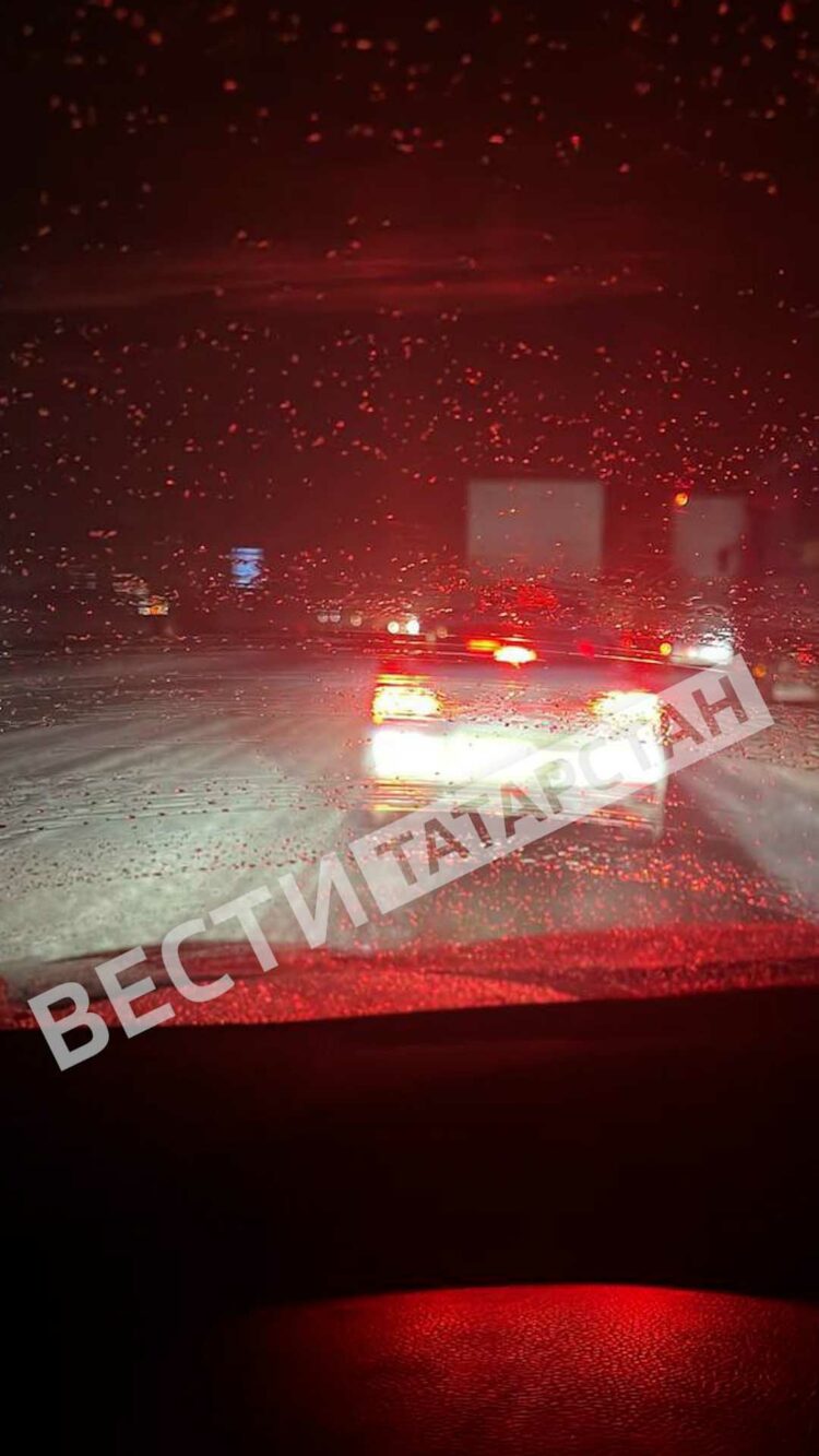 На трассе М7 в Елабужском районе перевернулась фура, движение парализовано