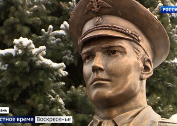 Воздаем должное нашим ребятам: открытие аллеи бюстов Героев России в танковом училище