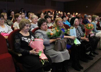 В Менделеевске матерям погибших бойцов вручили цветы