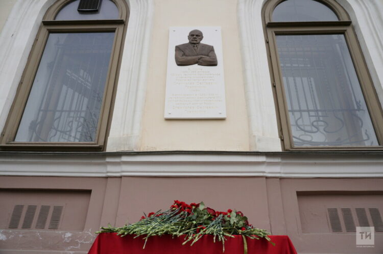 В КФУ открыли мемориальную доску режиссеру Станиславу Говорухину