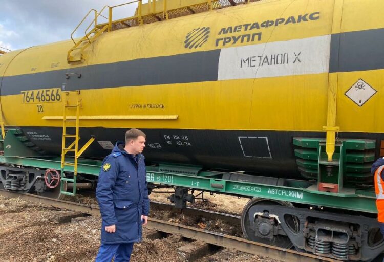 Прокуратура проводит проверку после схода с рельсов цистерн с метанолом
