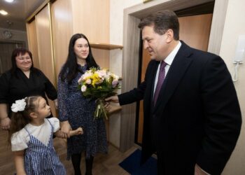 Ильсур Метшин поздравил с 8 Марта семью мобилизованного казанца