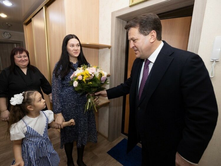 Ильсур Метшин поздравил с 8 Марта семью мобилизованного казанца