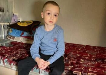 В Челнах маленький мальчик спас маму, которая внезапно потеряла сознание