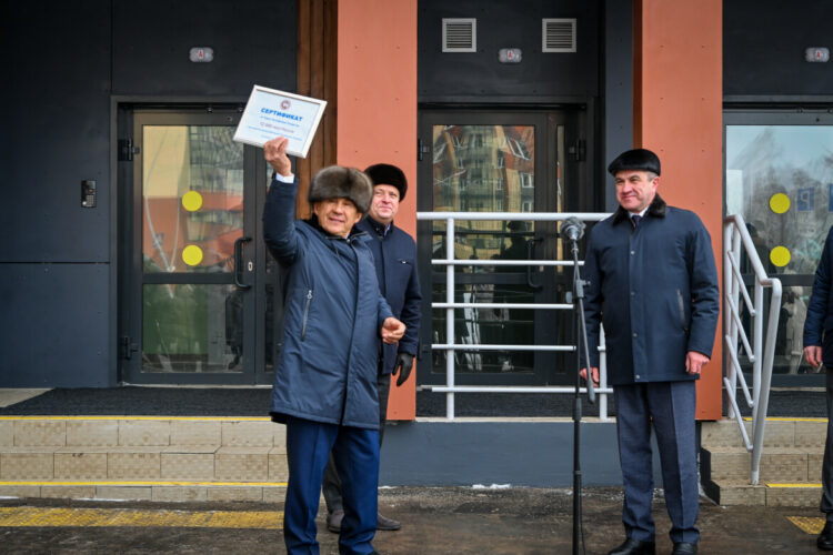 Рустам Минниханов принял участие в заселении учителей в соципотечный дом