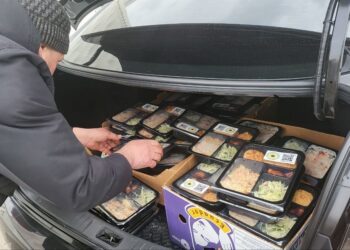 В Казани в мечети «Ярдэм» начали раздавать ифтар-боксы