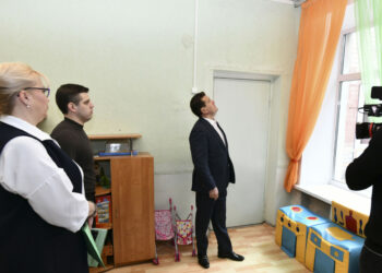 Метшин поручил отремонтировать крышу в детском саду №248 после жалоб родителей