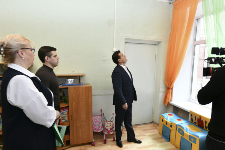Метшин поручил отремонтировать крышу в детском саду №248 после жалоб родителей