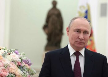 Путин поздравил россиянок с 8 Марта