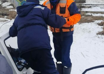 Челнинские спасатели помогли рыбаку, которому стало плохо на реке Кама