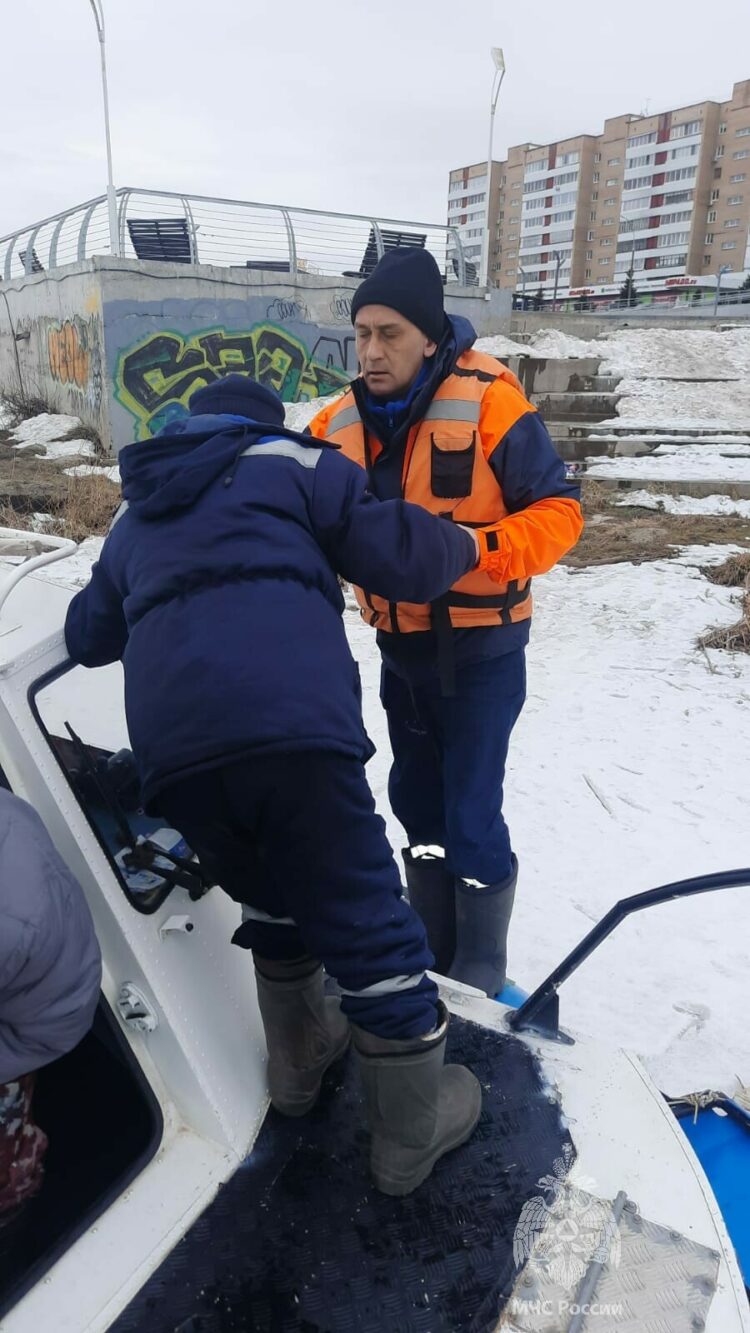 Челнинские спасатели помогли рыбаку, которому стало плохо на реке Кама