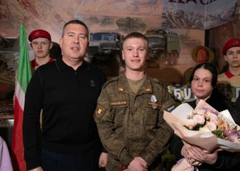 Командиру танка из Бугульмы вручили медаль «За отвагу»