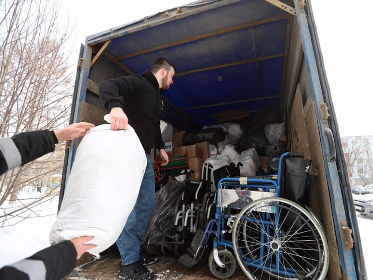 Из Нижнекамска отправили около 3 тонн гумпомощи в Луганскую область
