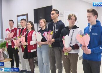 «Им нужно уделять такое внимание»: активисты поздравили казанских медиков с 8 Марта