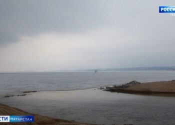 Росприроднадзор выясняет, кто вырыл канал на полуострове Локомотив