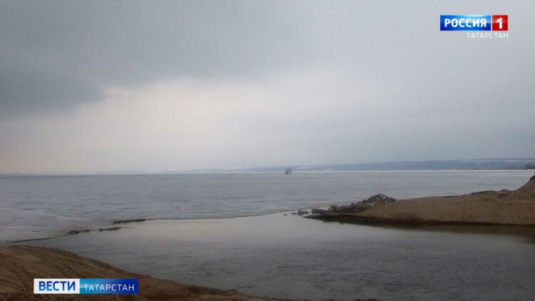 Росприроднадзор выясняет, кто вырыл канал на полуострове Локомотив