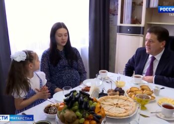 Мэр Казни навестил беременную жену и дочь бойца СВО