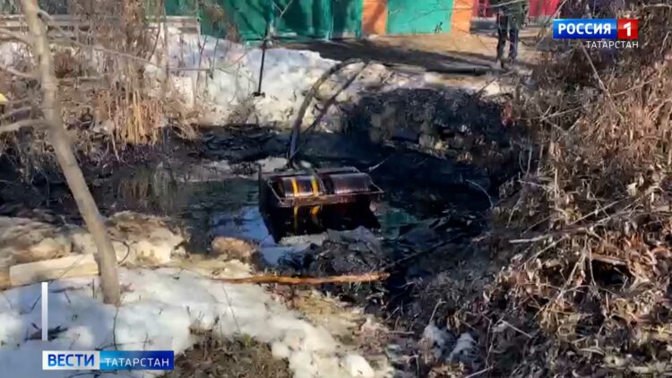 В Альметьевский район на место разлива нефти повторно выехали инспекторы Минэкологии