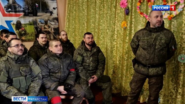 В Татарстане между военнослужащими и их семьями провели телемост