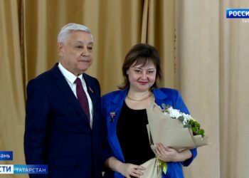 Мухаметшин вручил госнаграды России и Татарстана в Казанском Кремле