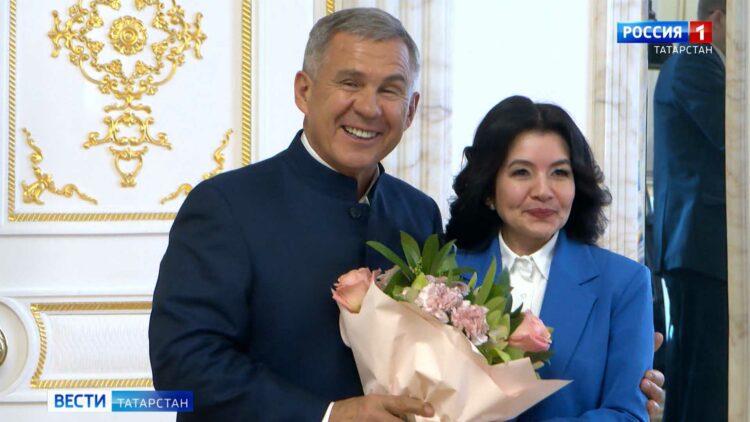 Рустам Минниханов вручил госнаграды татарстанским наставникам и педагогам