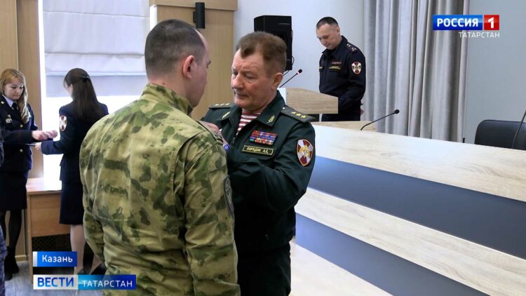 В Татарстане наградили 27 росгвардейцев, участвовавших в СВО