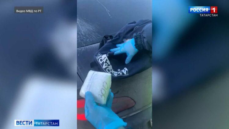 В Казани наркокурьеров с 1,4 кг мефедрона поймали во время проверки документов