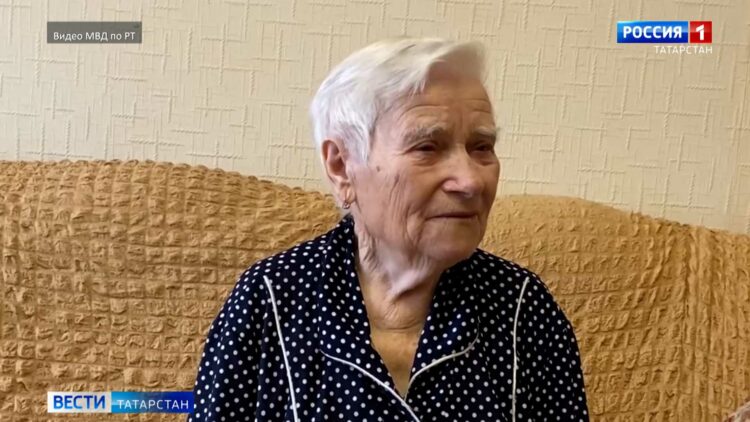 В Татарстане мошенники обманули 94-летнюю пенсионерку на 100 тысяч рублей