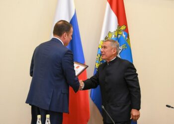 Минниханову вручили благодарность Президента РФ за вклад в развитие Татарстана