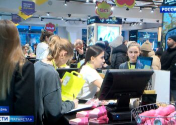 Огромные заторы на дорогах и в магазинах: мужчины в Казани устроили ажиотаж в поисках подарков