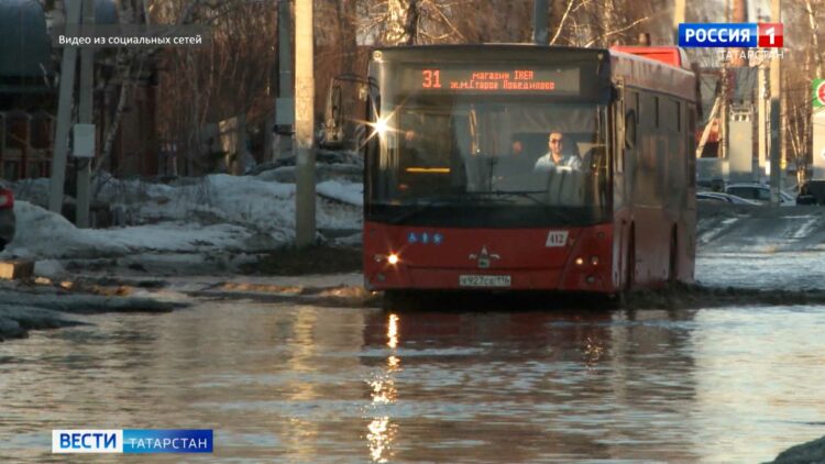 Не едут — плывут: поселки Казани подтопило с приходом тепла