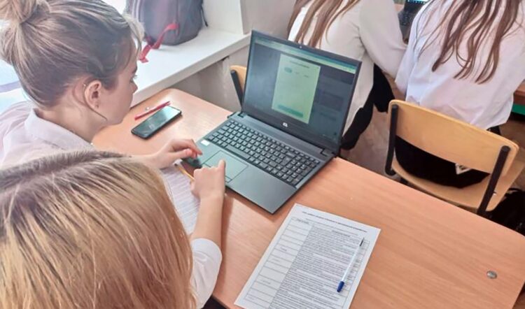 В Полянской средней школе по нацпроекту прошел «Урок цифры»