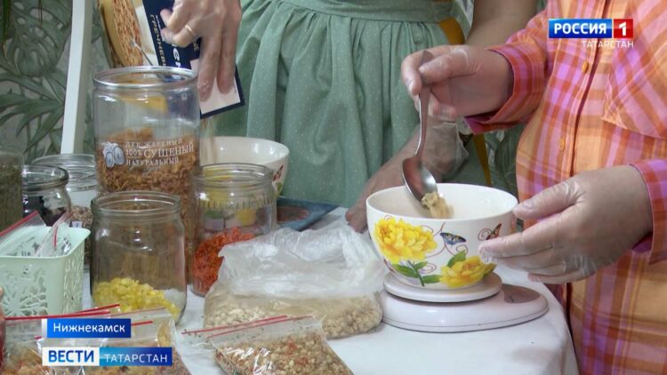 Волонтеры Нижнекамска готовят для бойцов сухие супы и каши