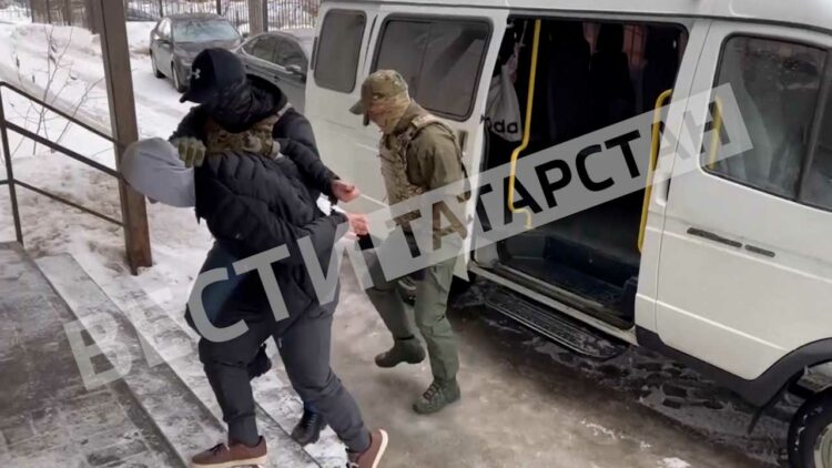 ФСБ задержала в Казани мужчин, подозреваемых в финансировании террористов