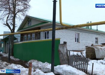 Вода наступает: в Татарстане подтопило кладбище, 26 участков и дороги