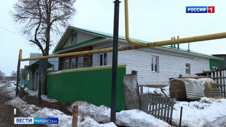 Вода наступает: в Татарстане подтопило кладбище, 26 участков и дороги